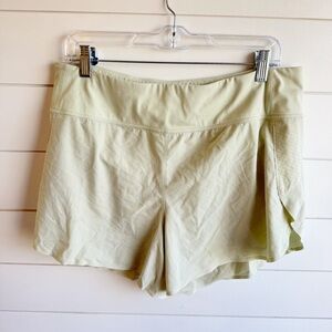 Athleta run with it 4.5 shorts light lime green-large